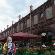 外観が立派なHackescher Markt駅