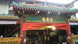 賑やかな仏教寺院