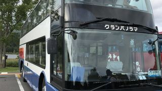 二階建ての大きいバス