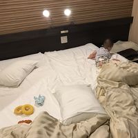 ベッドをくっつけて子供が落ちないように利用。