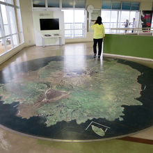 展望所の床には桜島が描かれていました