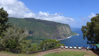 イルカの頭に似ている景色が見えるハワイ島の観光スポットです!!