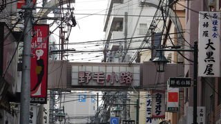 昭和な雰囲気の商店街