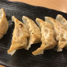 ギョーザ。ちょっと小さくて物足りない。。