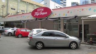 弁当、おにぎり類が種類豊富に販売