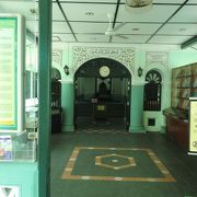 エメラルドグリーンのモスク