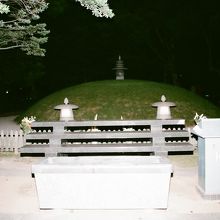 原爆供養塔、全景。