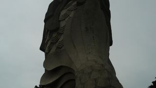 巨大マーライオン