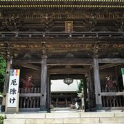 意外に立派で大きなお寺です