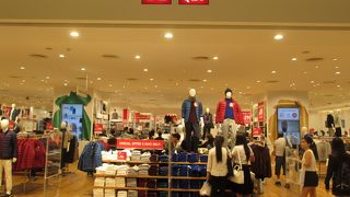 クリスマスシーズンのユニクロ (サイアムパラゴン店)2016