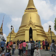 プラ シー ラタナー チェディ (仏舎利塔) (ワット プラ