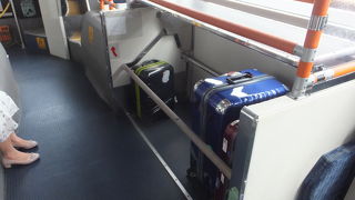 福岡空港は国内線と国際線が随分離れていました。