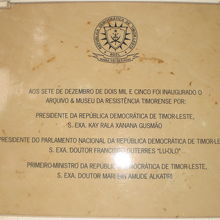 初代の大統領、国会議長、首相による博物館開館の記念署名です。