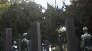 街の中にある公園です。