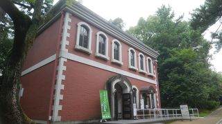 歴史的史跡が集まっている