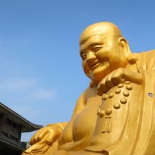 にこやかな表情の布袋様