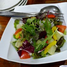 ごく普通の野菜サラダ　７８０円