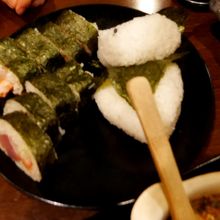 具だくさん海鮮巻き980円　おにぎり180