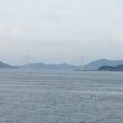 しまなみ海道の橋を眺める
