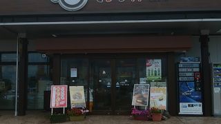 コンパクトな普通のパーキングエリア