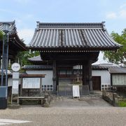 豆田町のまんなかにある江戸前期のお寺