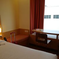 シンプルで機能的な客室です。