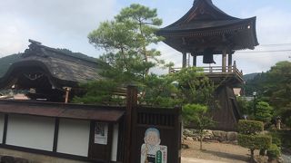 庭と池の雰囲気良い