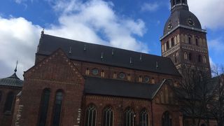 荘厳な光を放つ　リガ大聖堂