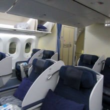 NH885便、羽田発クアラルンプール行きに搭乗です 