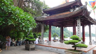 ホアンキエム湖を間近に撮影出来ます