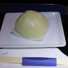 軽食メニューにあった稚加榮の和牛肉まん、美味しかったです 