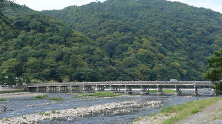 嵐山から桂川になります。それまでは，保津川。