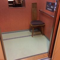 畳張りのエレベータ