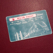 乗車カードが色褪せているのは、利用者が多いからなのでしょうね