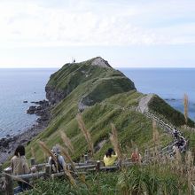 起伏が激しい神威岬遊歩道