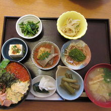 鮭イクラ丼定食1,000円