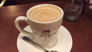 苦味のあるカフェラテ