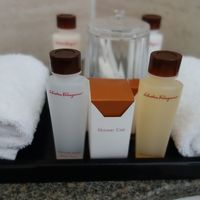 アメニティはフェラガモ。