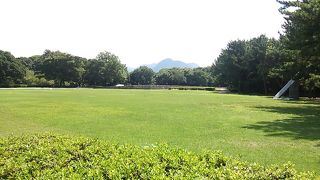 萩市の西端　萩城跡の西隣に位置する日本海を眺めることが出来る都市公園