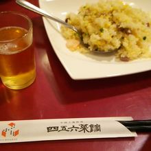 ビールを飲んでる最中にいきなりチャーハン登場！