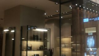 １階のティファニーのお隣