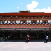 ブータン唯一の国際空港です