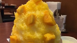 関西であんみつの元祖だそうです。２３時まで営業しているのがありがたいです！