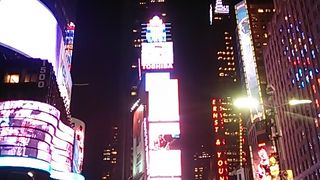 多くの人でひしめくスポット