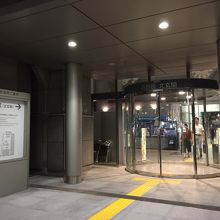 ビルの入り口です。