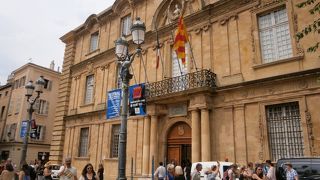 今も現役の市庁舎