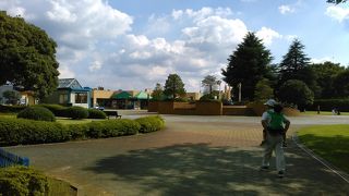 暑い日でしたが、屋内施設や日陰のあるアトラクションもあり一日楽しめます。