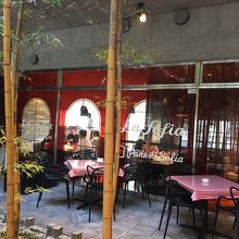 パンだけの人はここでたべるのかな？