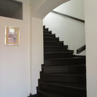 この階段は徒歩で上げるしかない