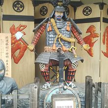 大多喜駅ホーム（本多忠勝）